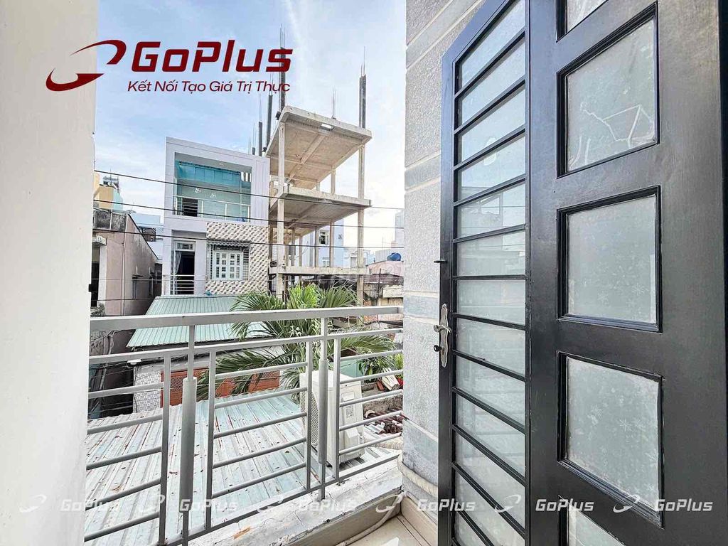 renting rooms of his own balcony