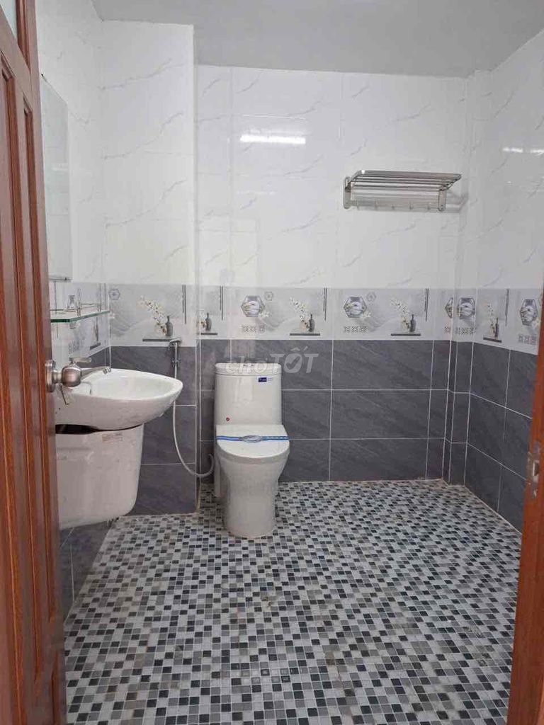 The owner rented the apartment to 9 meters and 15 meters.