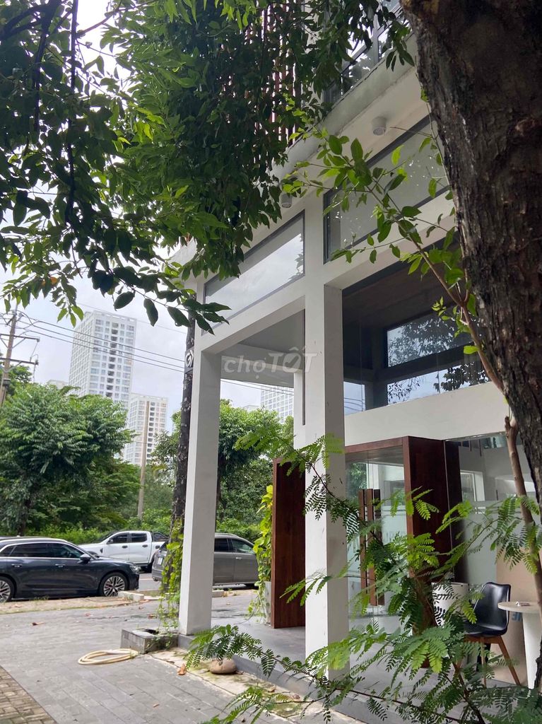 Rent a four-story street front with a blessing 1 , rich, 1 ,2-foot2 area
