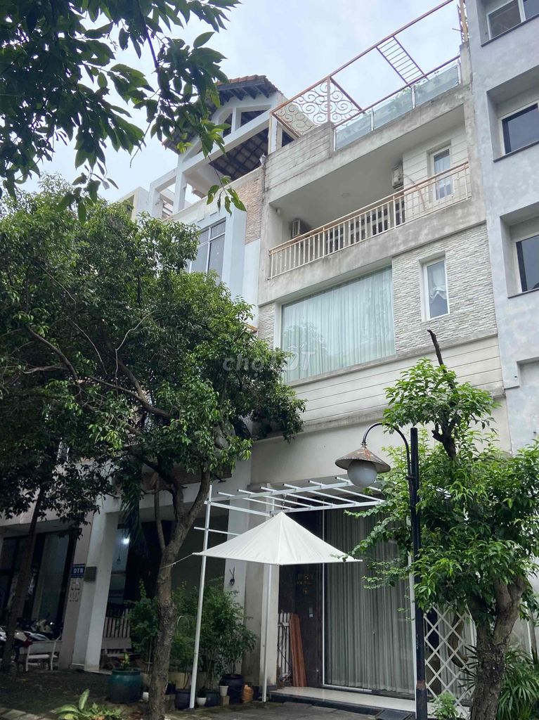 Rent a four-story street front with a blessing 1 , rich, 1 ,2-foot2 area