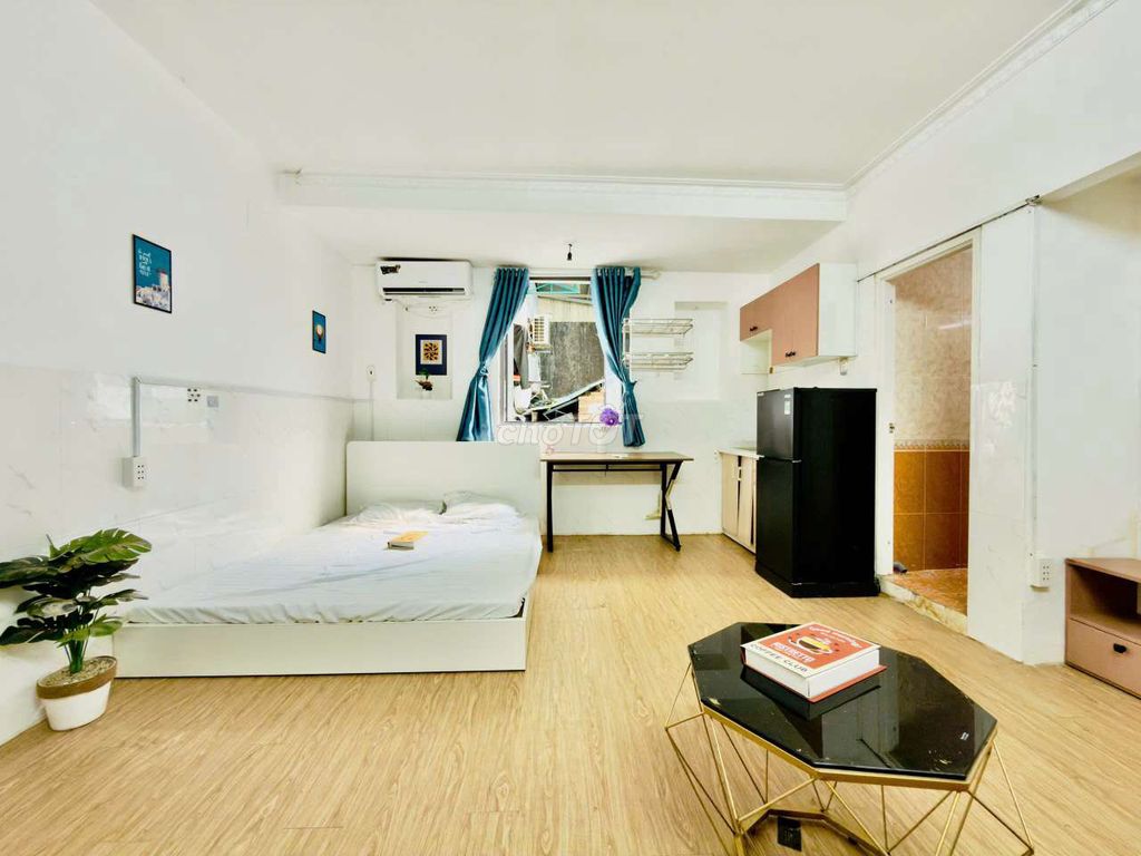 Sky Window studio - full interior - convenient 4 p district 10