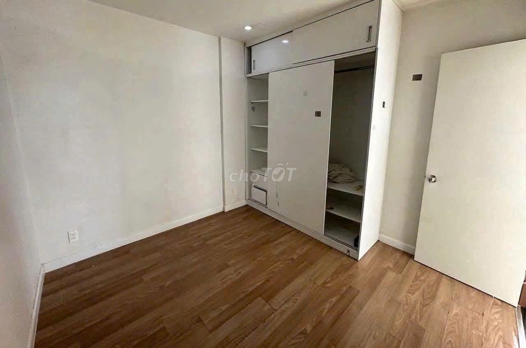 The corner of three bedrooms, 117 meters two, C/Cq0-ko Seven for 14.5 million a month.