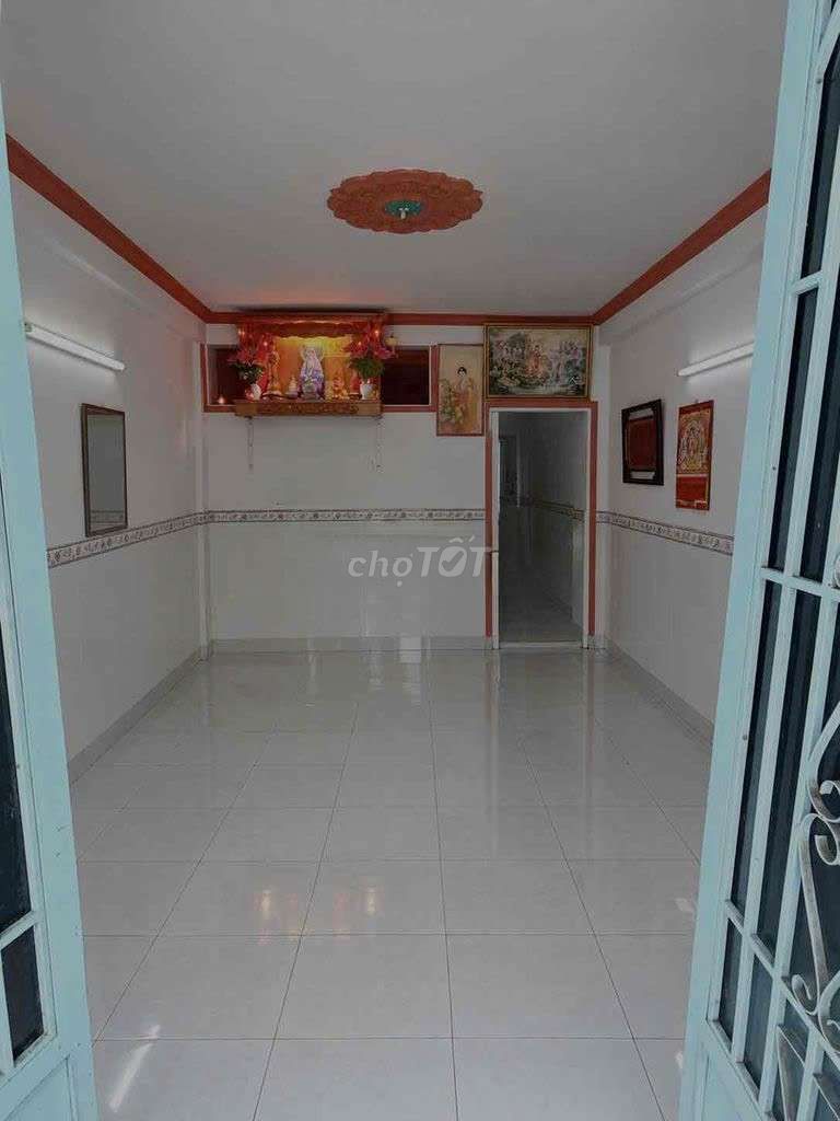 The nice alley house -- cheap -- three bedrooms -- 8.5 million.