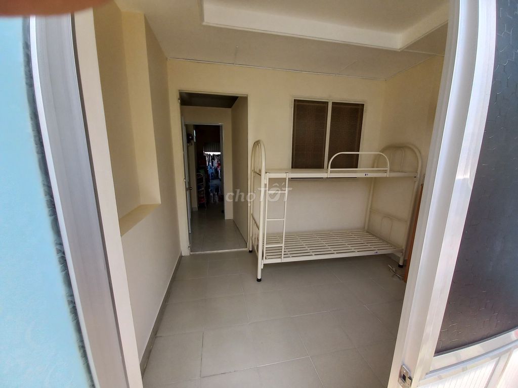 Need to have a room with women at 15 meters at số 1,210 A.M.M., hc.