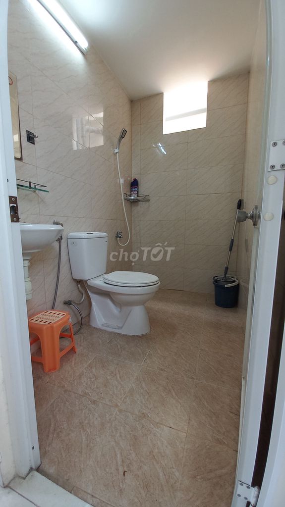 Need to have a room with women at 15 meters at số 1,210 A.M.M., hc.