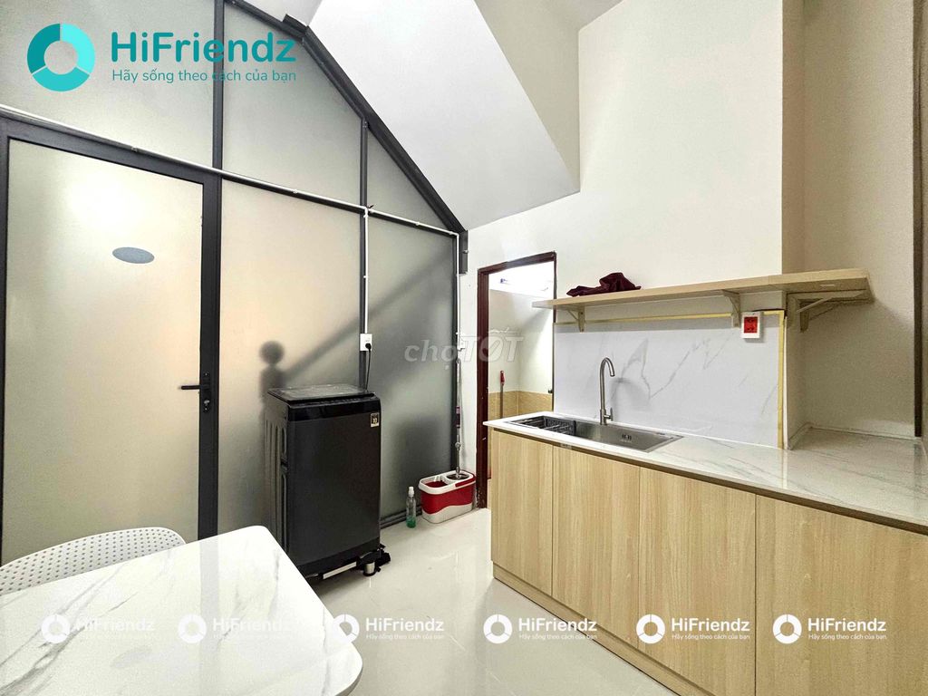 Open a private washing machine bedroom, full furniture.