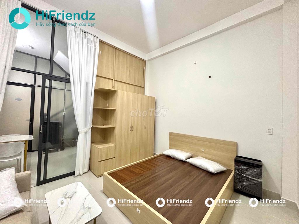 Open a private washing machine bedroom, full furniture.