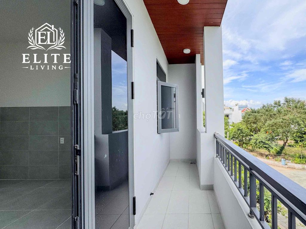 Lê Văn Việt-end room is 100 percent new, close to high-tech.