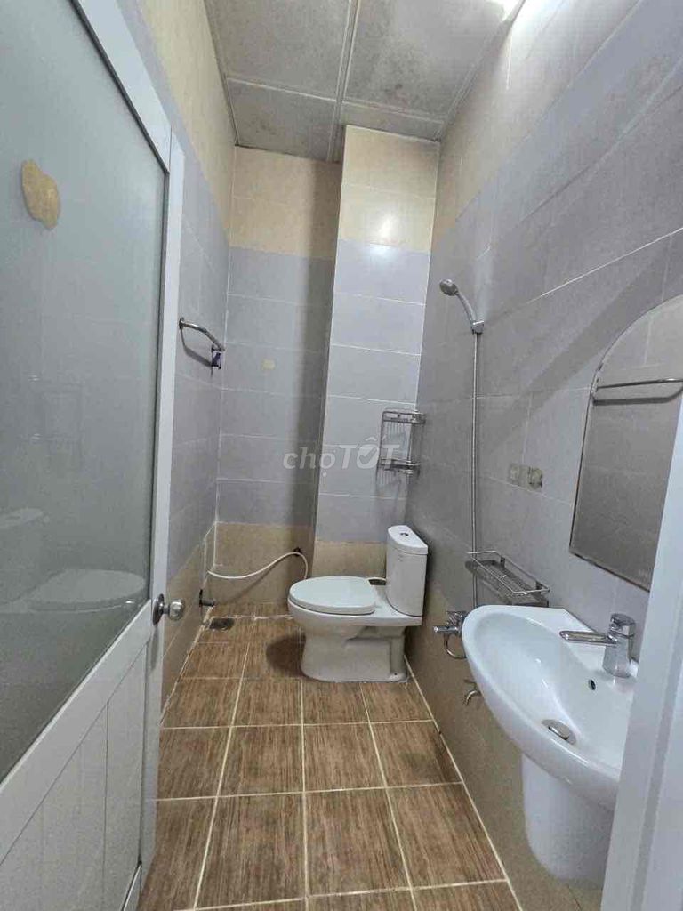 The inside room-- there's a balcony, a personal washing machine Đỗ Bí-- Tân Phú