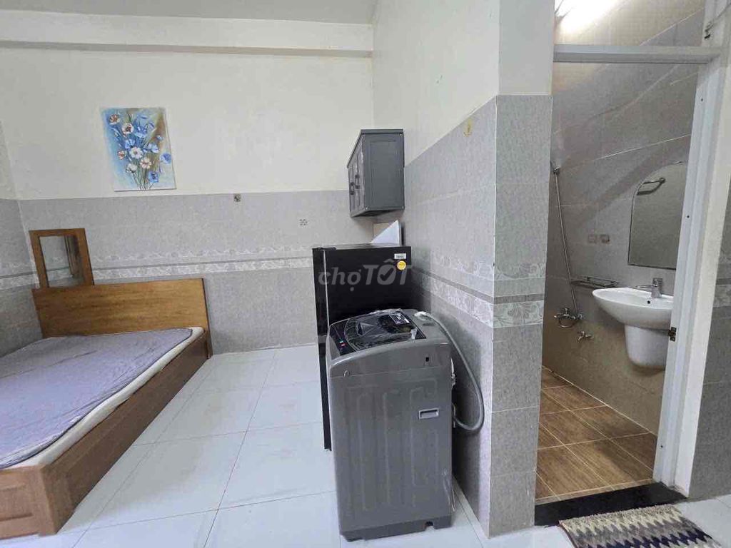 The inside room-- there's a balcony, a personal washing machine Đỗ Bí-- Tân Phú