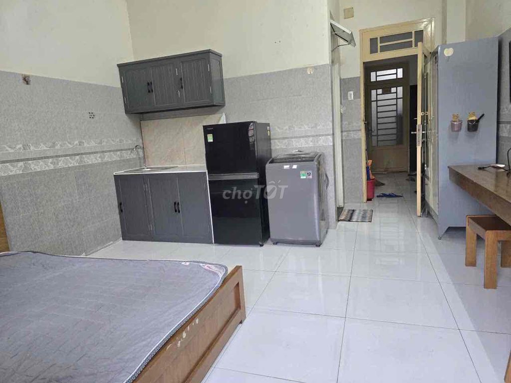 The inside room-- there's a balcony, a personal washing machine Đỗ Bí-- Tân Phú