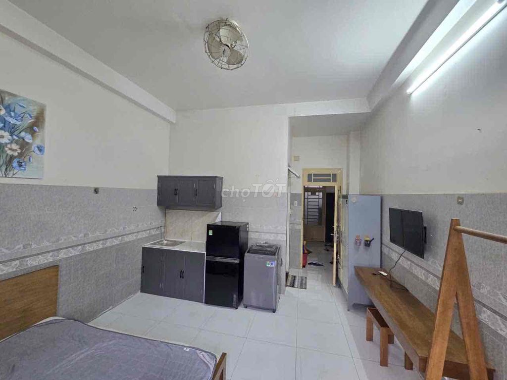 The inside room-- there's a balcony, a personal washing machine Đỗ Bí-- Tân Phú