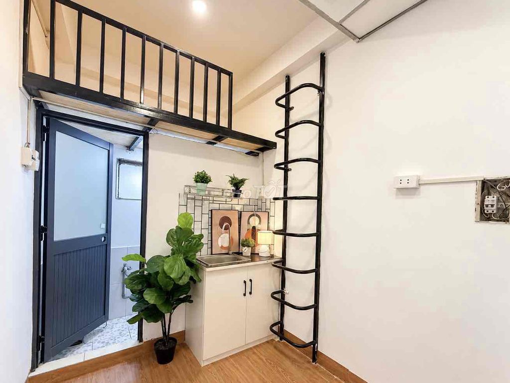 Cheap hotel room right here at the storehouse for only 2.80,000.