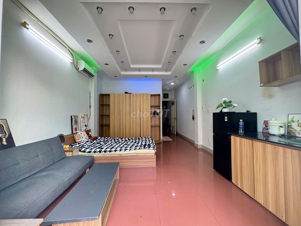 The Tân Bình wide balcony studio only 6 million5
