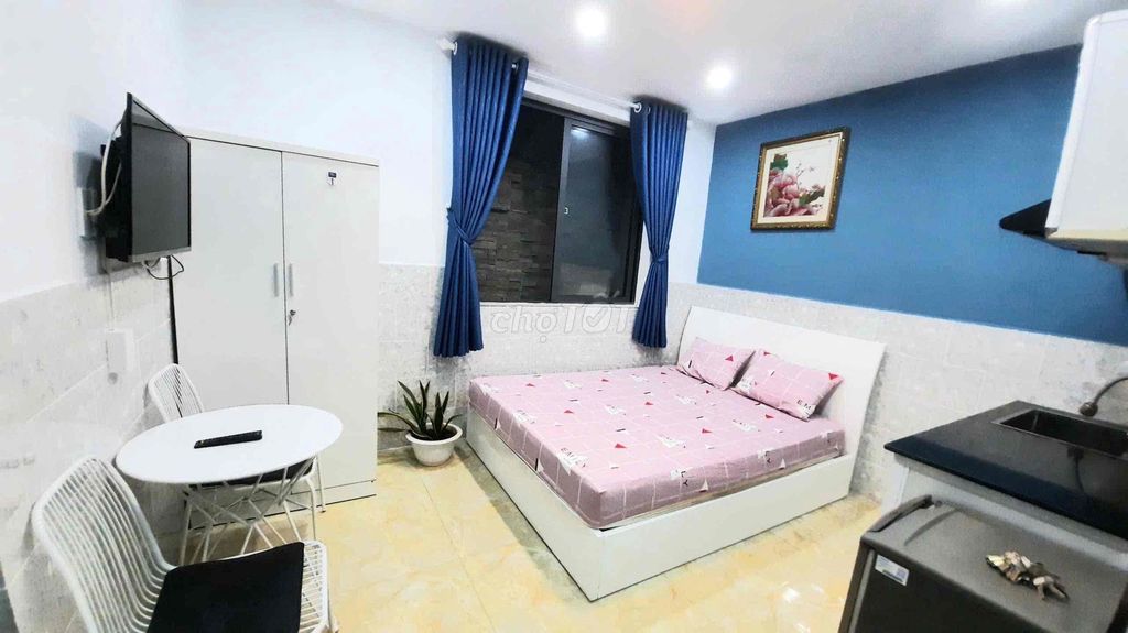 Rent a cheap sky window studio near Lotte, kcx, wide District 7