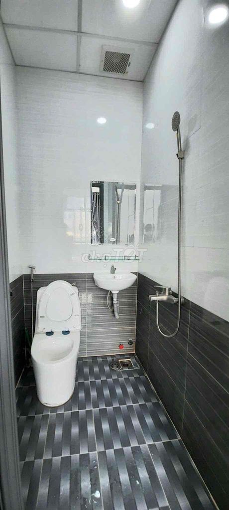 Rent a cheap sky window studio near Lotte, kcx, wide District 7