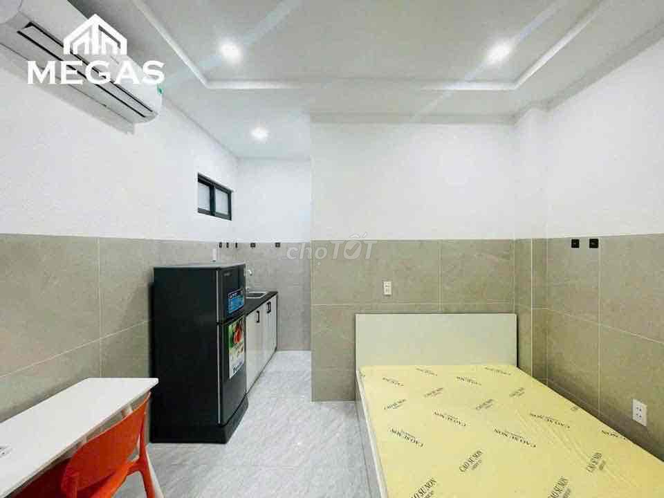 Rent a 5 million-car alleys with elevators and guards, car vaults wide.