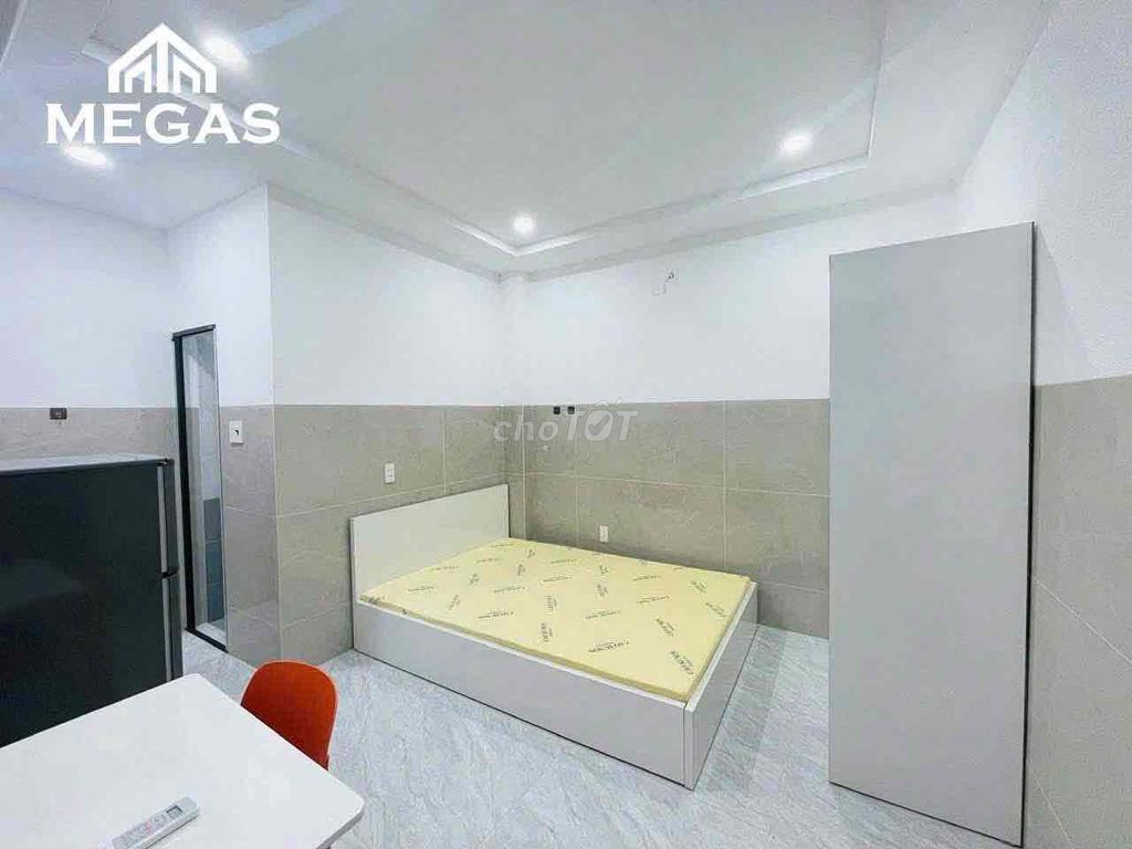 Rent a 5 million-car alleys with elevators and guards, car vaults wide.