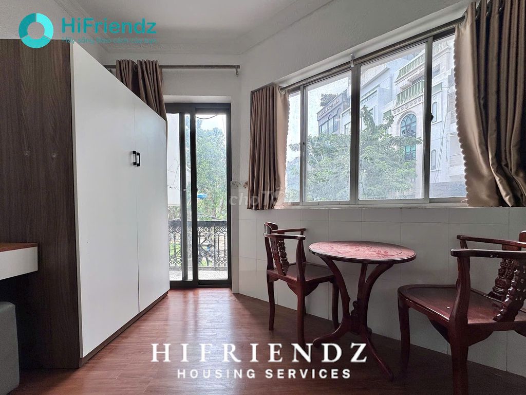 Open the balcony balcony studio. Full interior. Great literary demand.