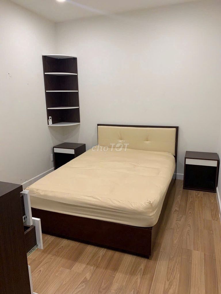 Rent Grand Riverside, Bến Vân Đồn district 4. 82 meters2, 2 bedrooms, price: 16 million a month.