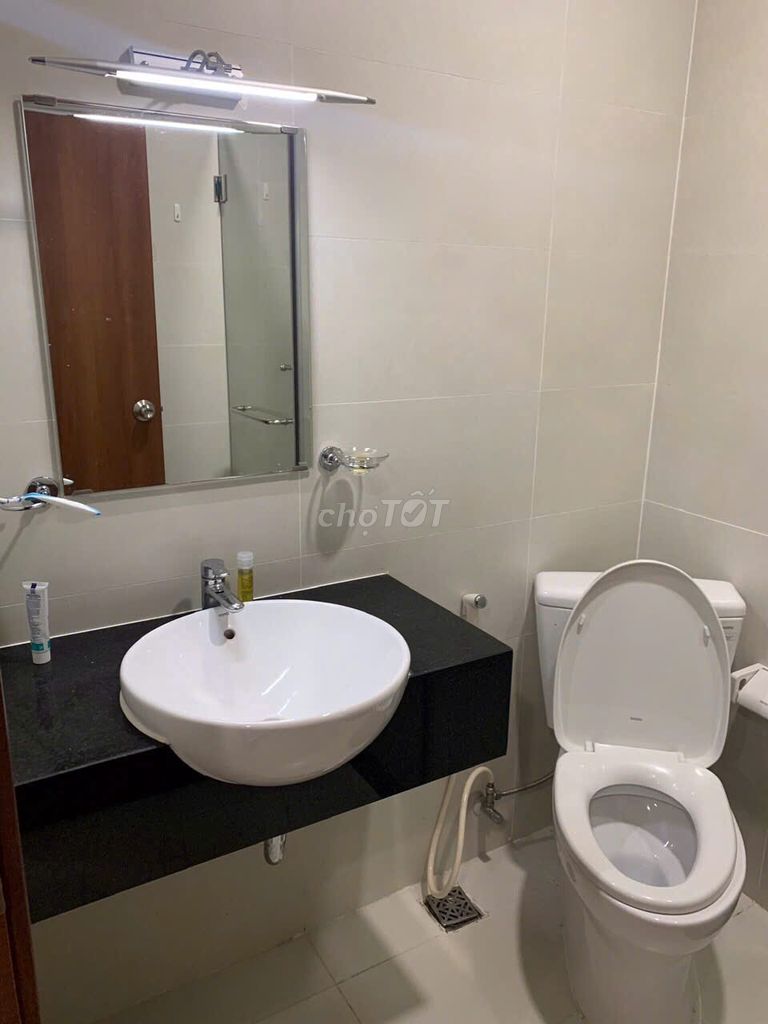 Rent Grand Riverside, Bến Vân Đồn district 4. 82 meters2, 2 bedrooms, price: 16 million a month.