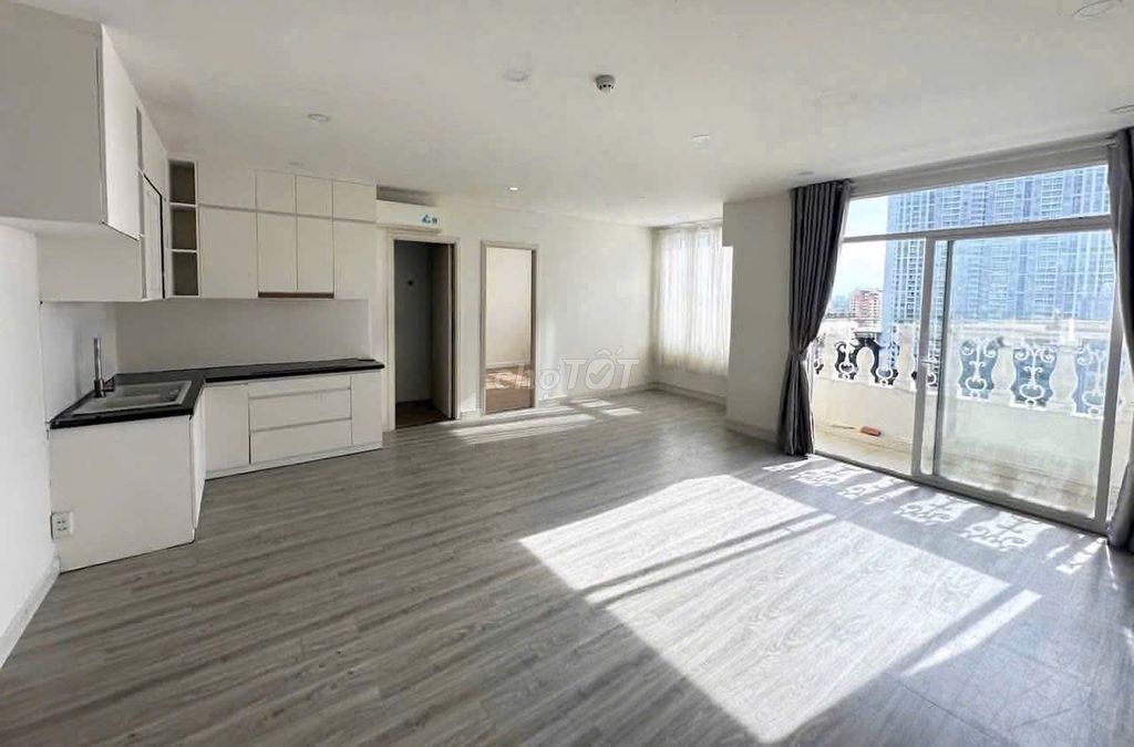 Rent Grand Riverside, Bến Vân Đồn district 4. 82 meters2, 2 bedrooms, price: 16 million a month.