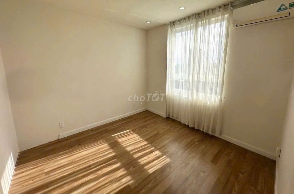 Rent Grand Riverside, Bến Vân Đồn district 4. 82 meters2, 2 bedrooms, price: 16 million a month.