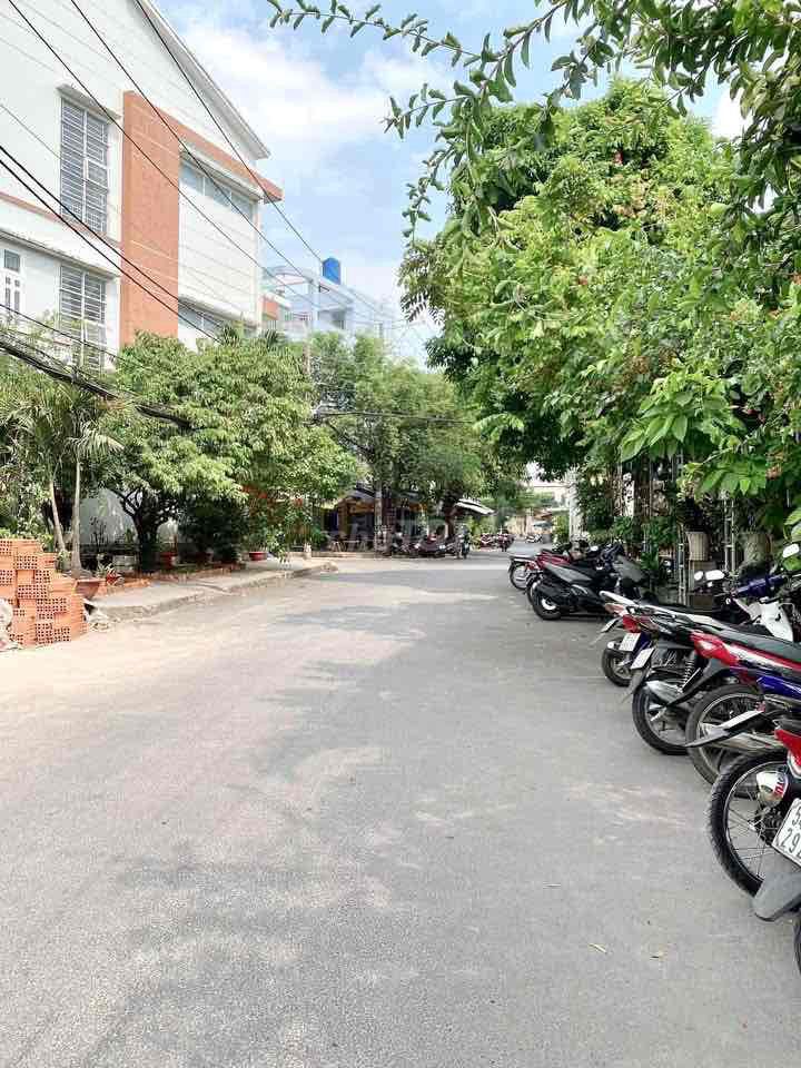 To rent an apartment.