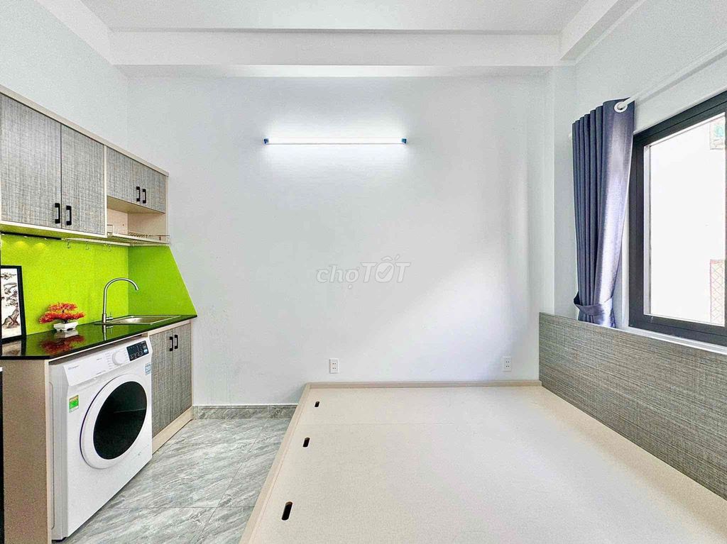 The private washing machine studio, right at T3 - vaa station.