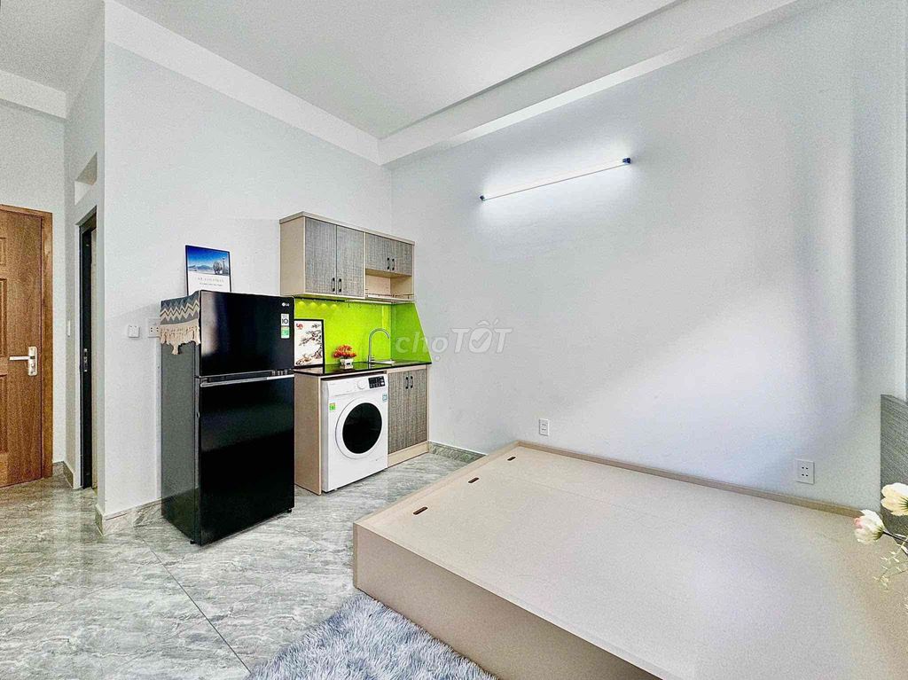 The private washing machine studio, right at T3 - vaa station.