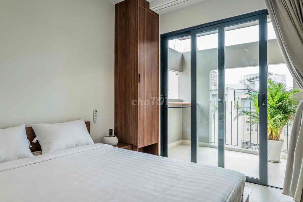 Open the service apartment. A full bedroom near the hot-squire-salt street.