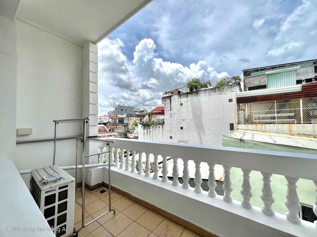 studio 40 M2 right in the 10th District.