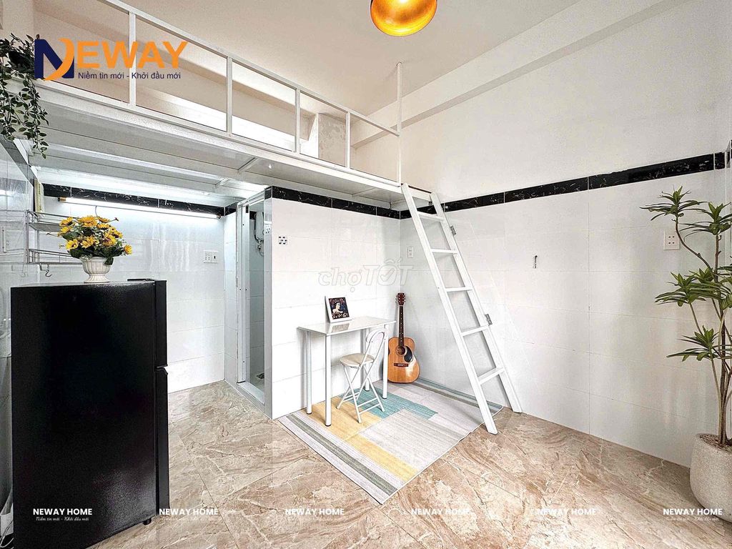 The elevator balcony is located in Thoại Ngọc Hầu, fourth quarter.