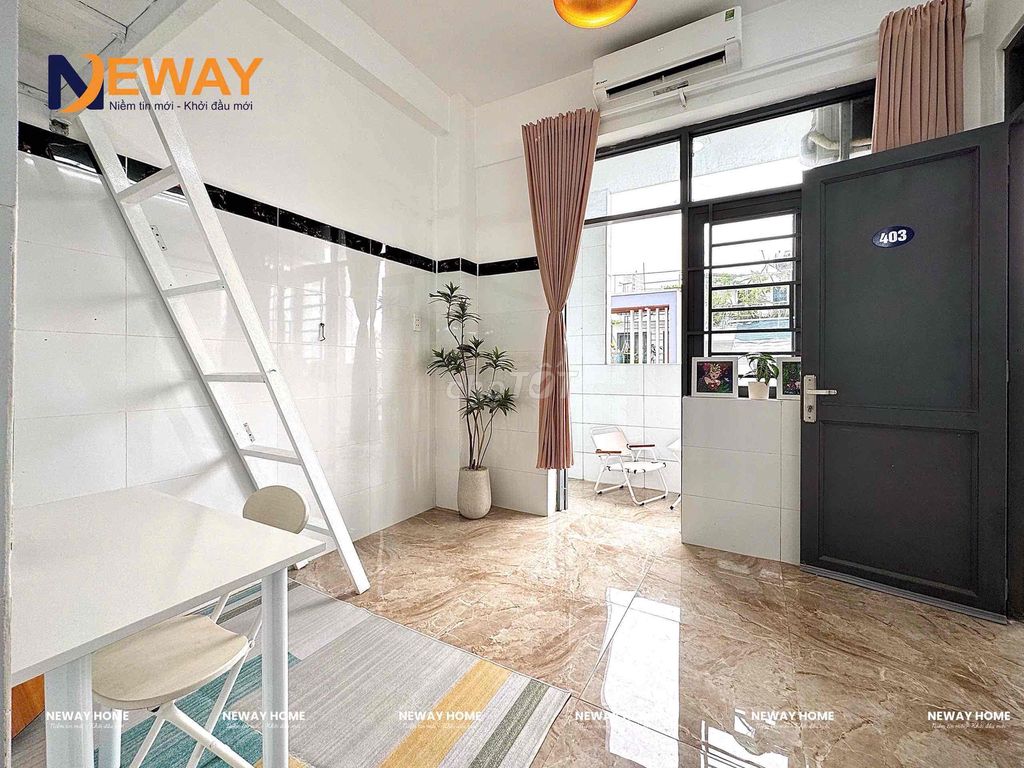 The elevator balcony is located in Thoại Ngọc Hầu, fourth quarter.