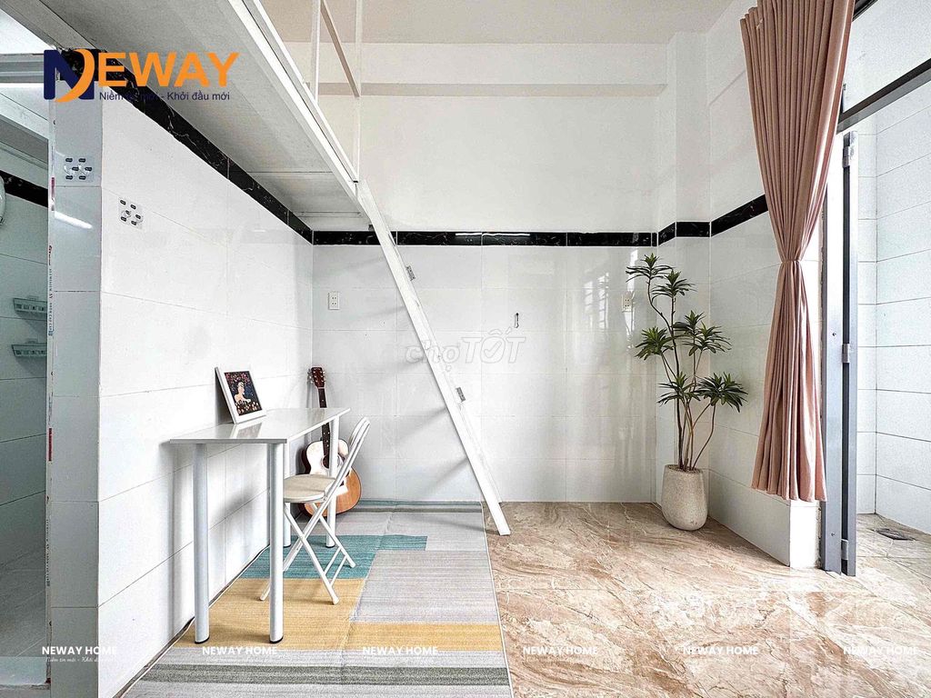 The elevator balcony is located in Thoại Ngọc Hầu, fourth quarter.