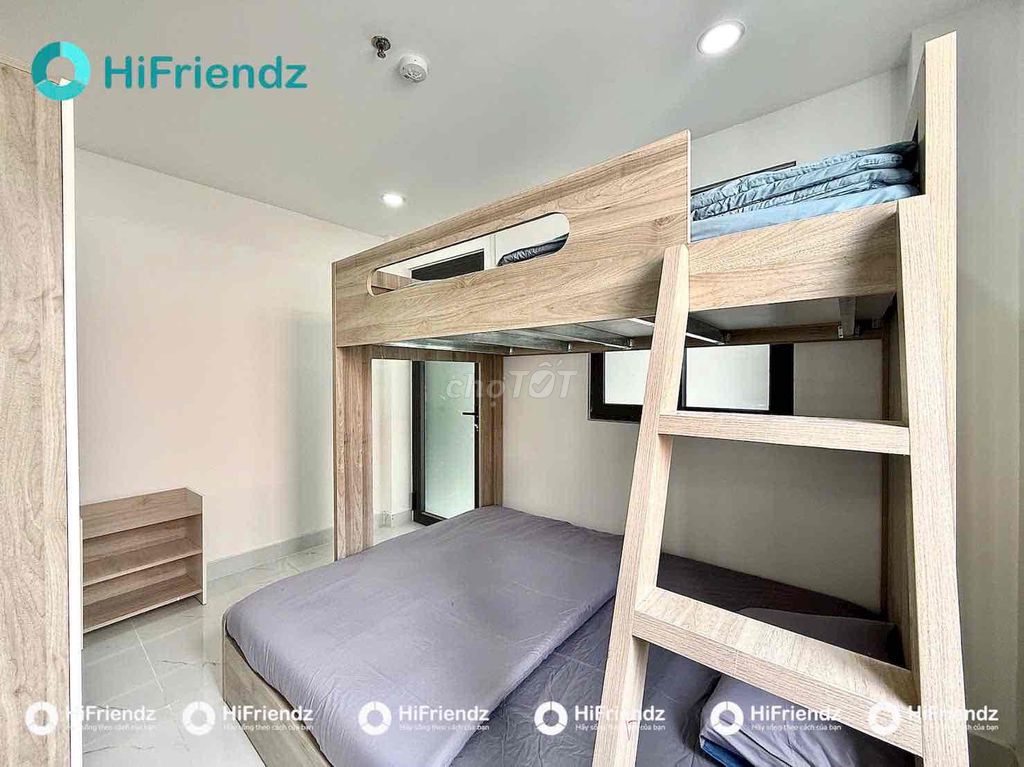 Rent a new room with a full block of furniture near the flower park.