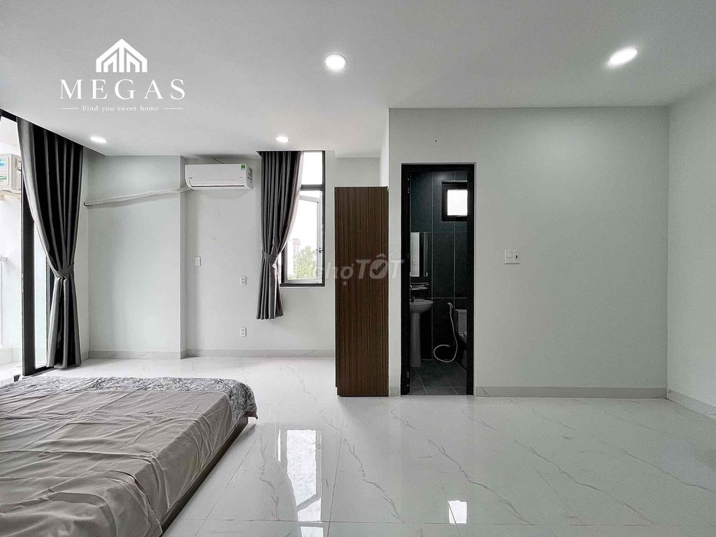The new studio apartment is built in the middle-sclitored cvpm with a parking lot in the building.