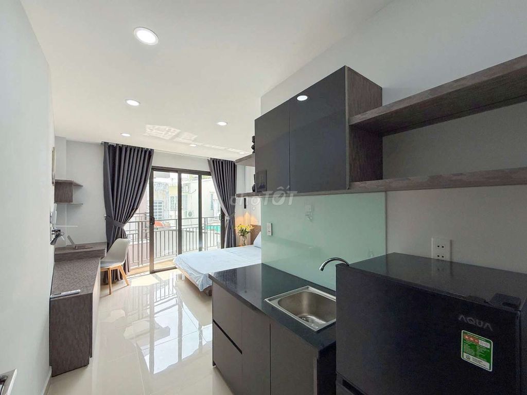 Rent a mini balcony building near a new January 26 dedication.