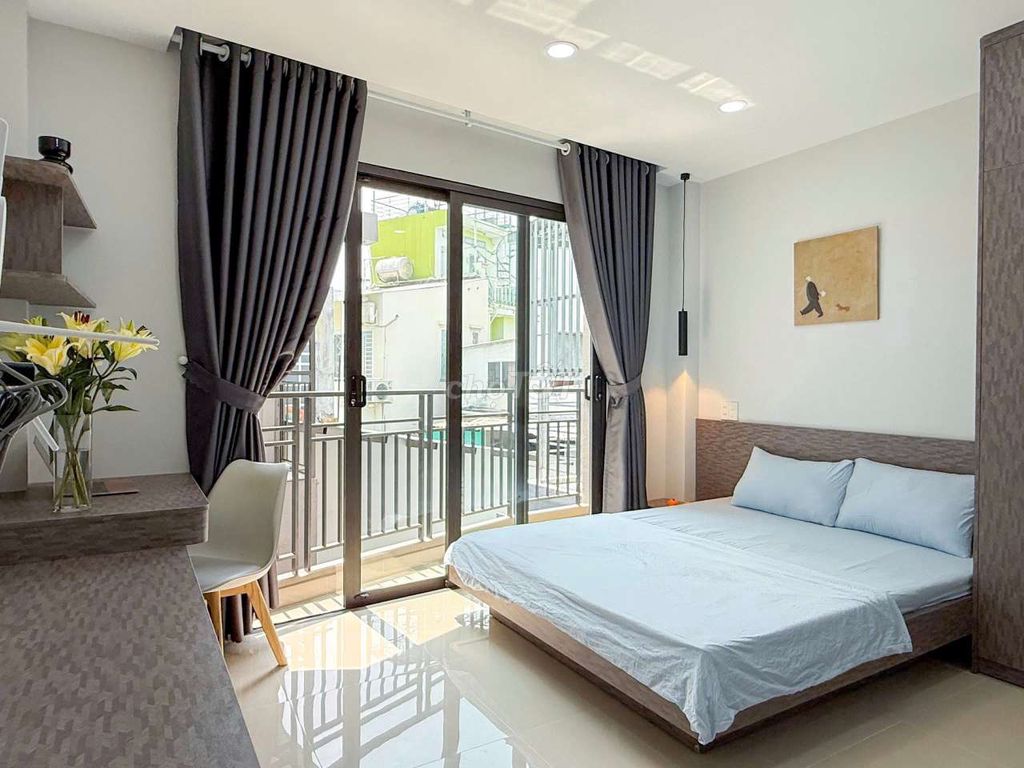 Rent a mini balcony building near a new January 26 dedication.