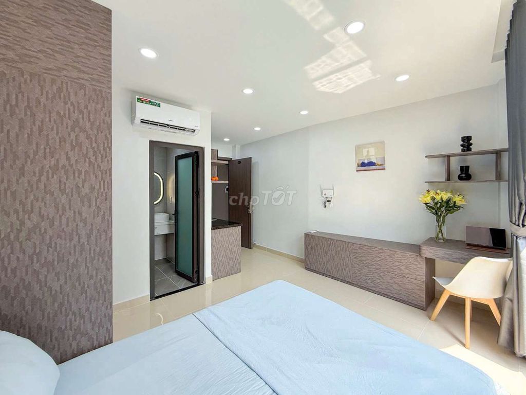 Rent a mini balcony building near a new January 26 dedication.