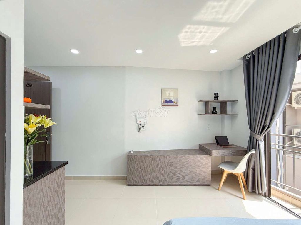 Rent a mini balcony building near a new January 26 dedication.
