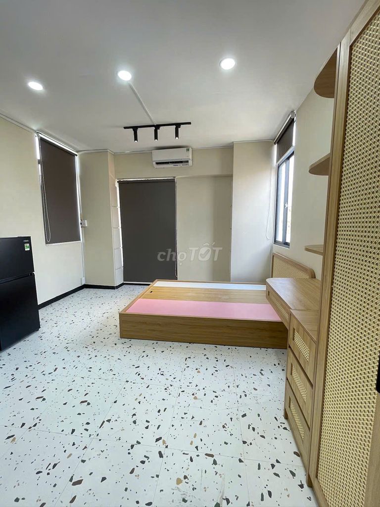 Phan Xích Long - Superstitent window balcony apartment