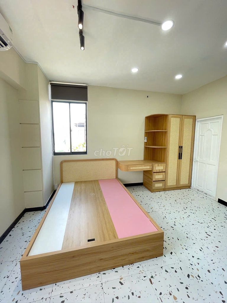 Phan Xích Long - Superstitent window balcony apartment