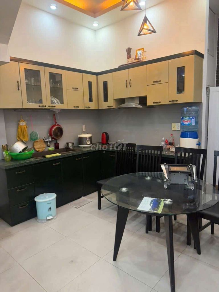 Rent 4X11 M 4 4th floor bedroom 3 Lê Trọng Tấn Alley toilets