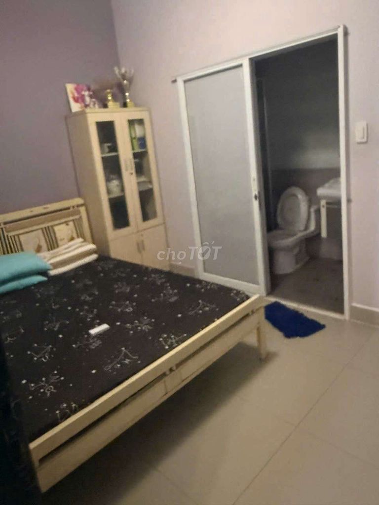 Rent 4X11 M 4 4th floor bedroom 3 Lê Trọng Tấn Alley toilets