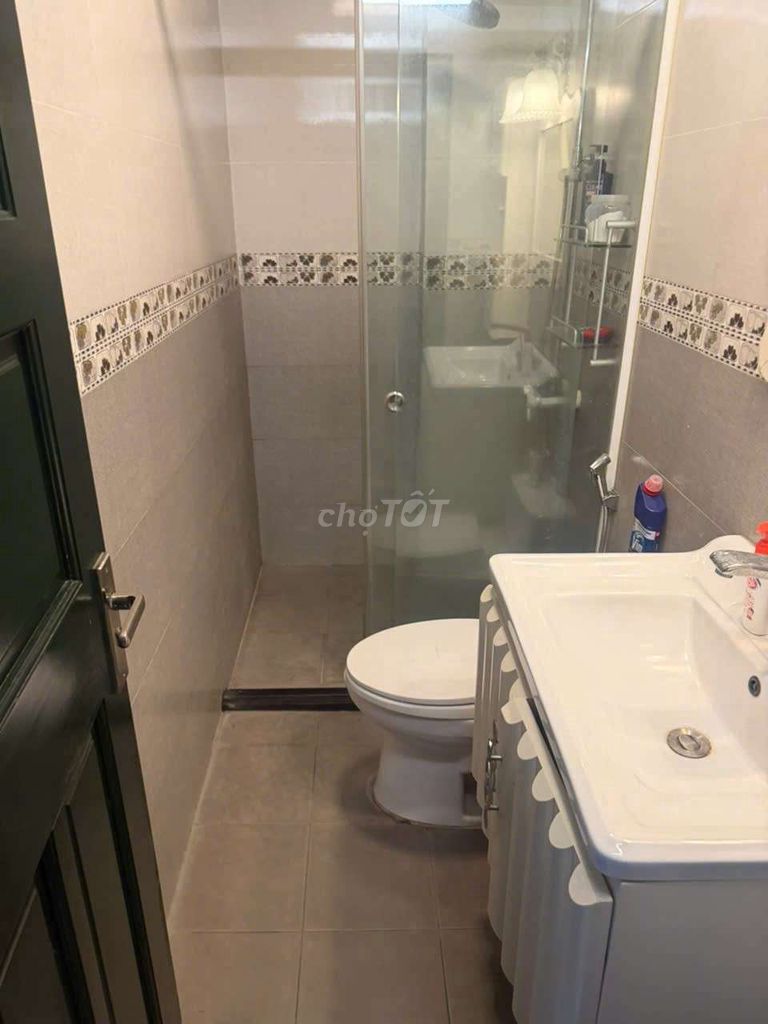 Rent 4X11 M 4 4th floor bedroom 3 Lê Trọng Tấn Alley toilets