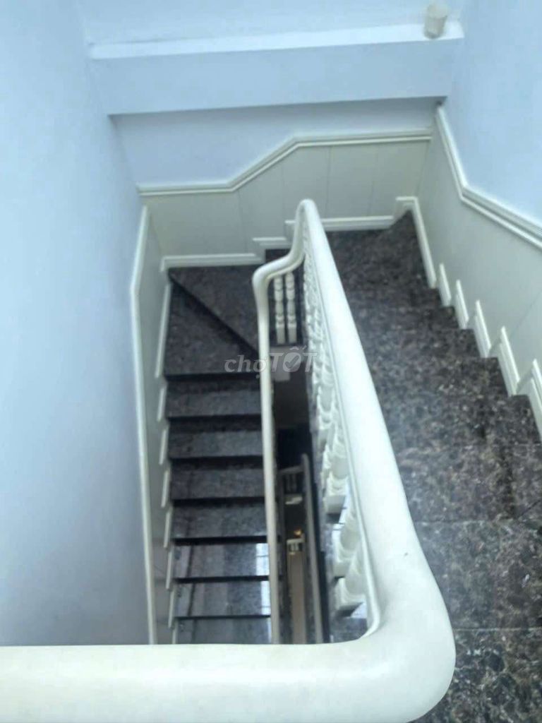 Rent 4X11 M 4 4th floor bedroom 3 Lê Trọng Tấn Alley toilets