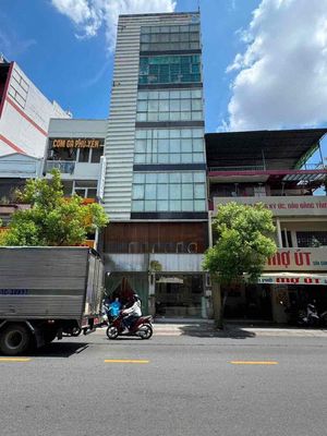 Rent the original building in front of District 3