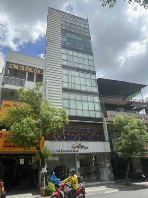 Rent the original building in front of District 3