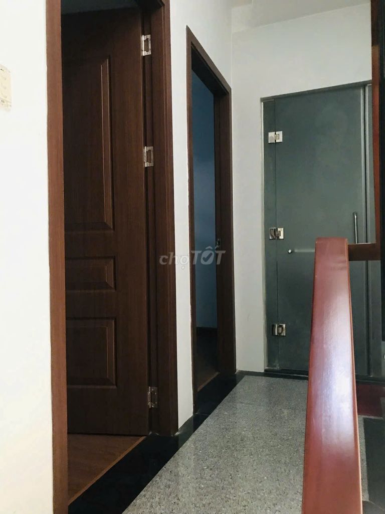 Rent a 14th Street. Tân Quý 5 x 10 p.m. Three bedrooms, three toilets.